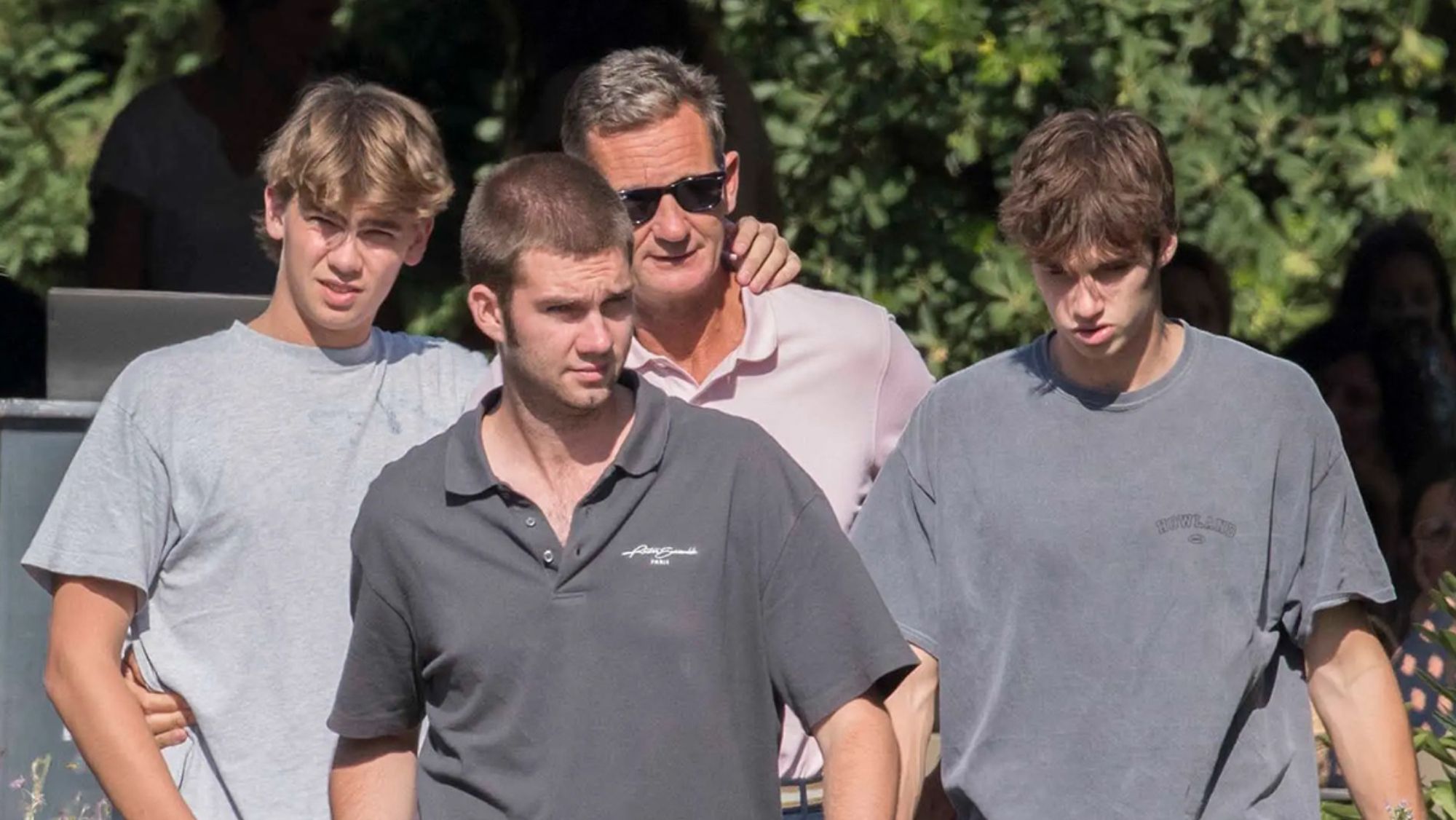 Pablo Urdangarin con su padre y hermanos