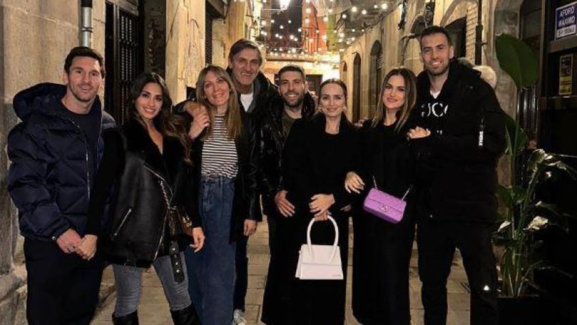 Messi de cena con su amigos del Barça