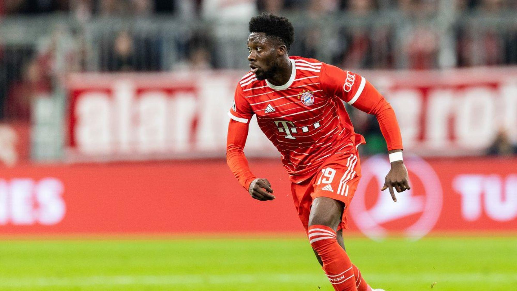 Alphonso Davies interesa al Real Madrid