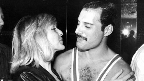 Freddie Mercury con Mary Austin