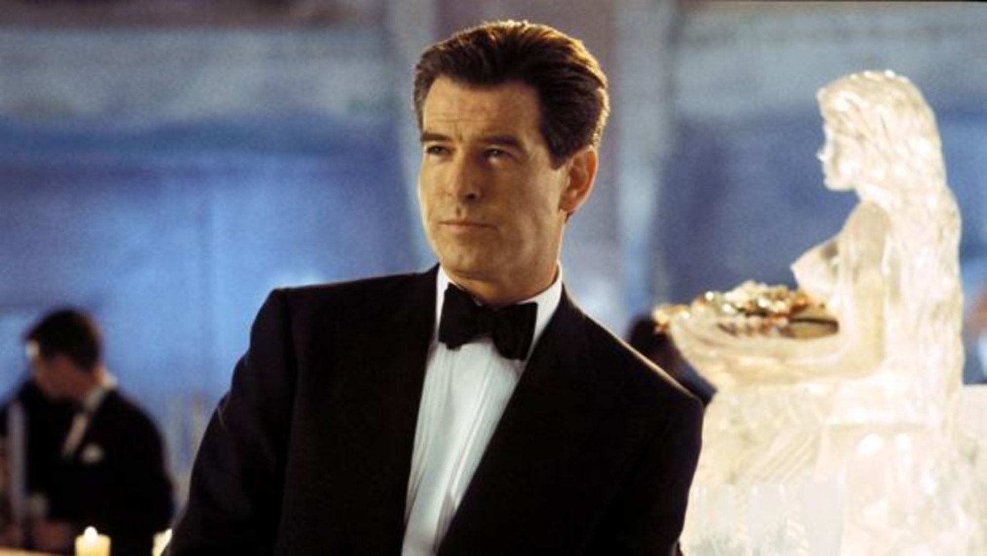 El antes y el ahora: así fue la primera vez de Pierce Brosnan en pantalla