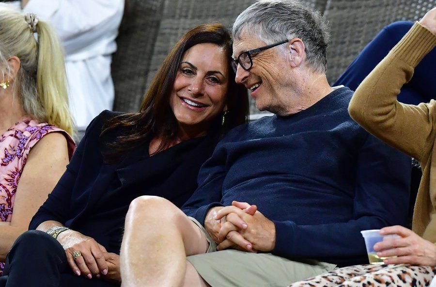 Paula Hurd y Bill Gates